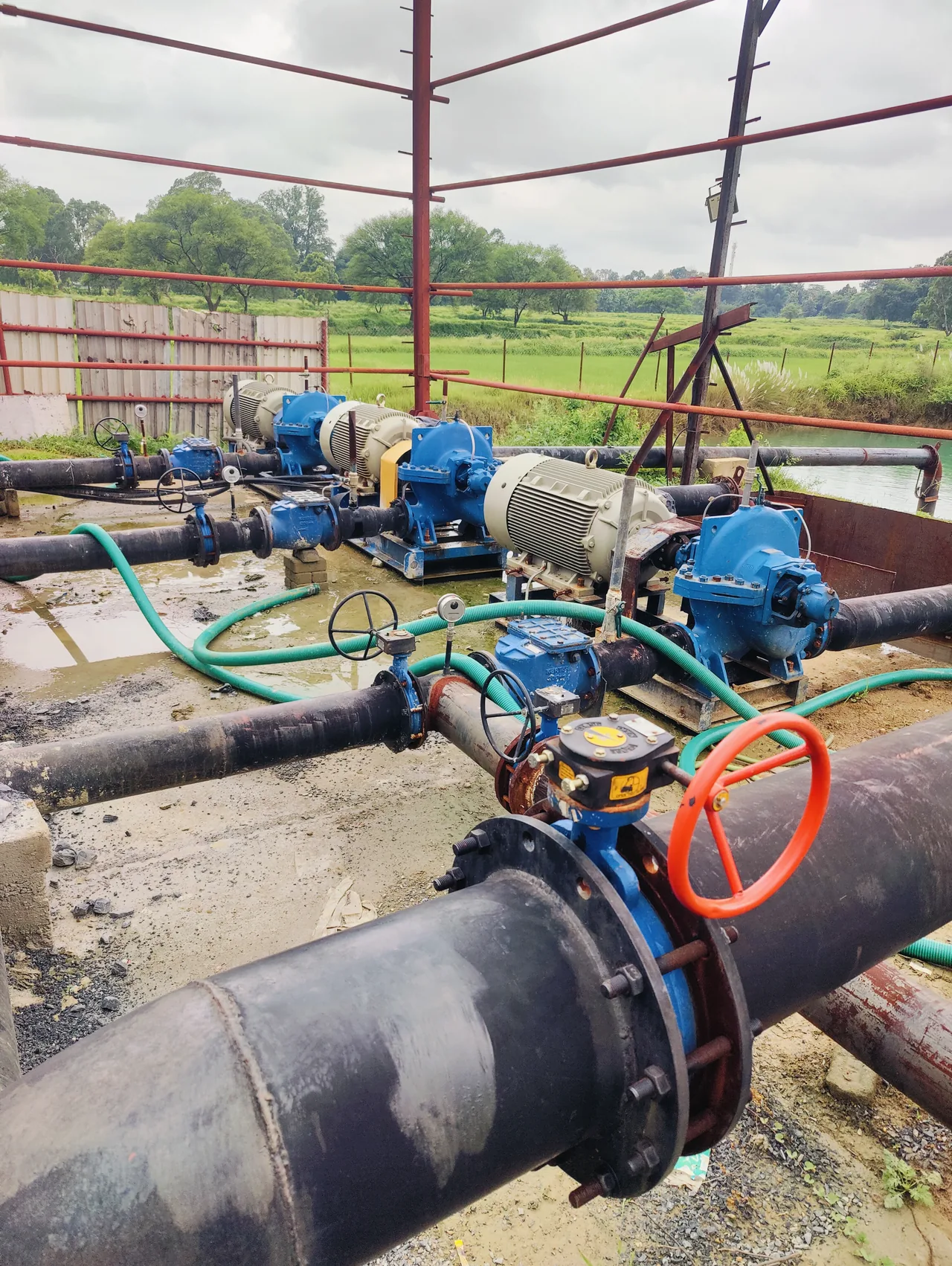 Pump, valve and pipeline assembly