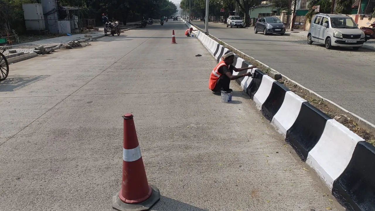 Roadside marking and maintenance painting